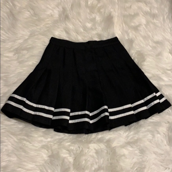 Divided Dresses & Skirts - Beautiful Black Pleaded Skirt 🖤